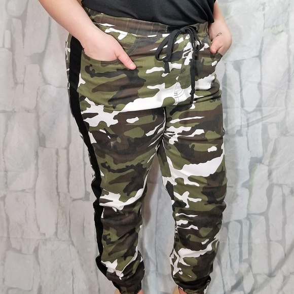 Camo Joggers - Picture 5 of 7